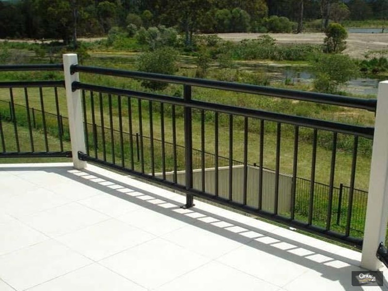 68 Golden Bear Dr, Arundel QLD 4214