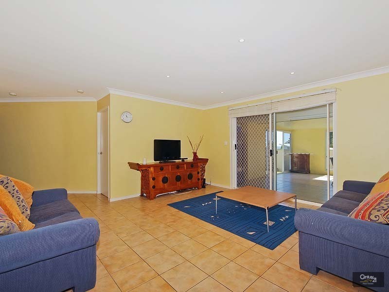 12 Zane Street, Molendinar QLD 4214