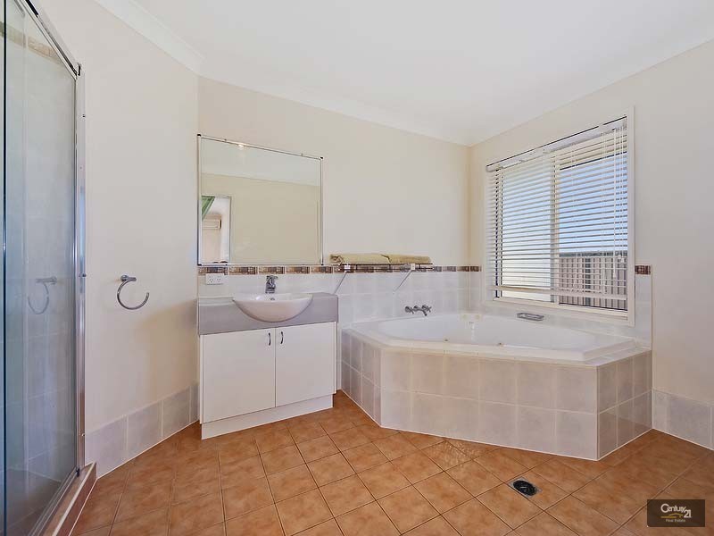 12 Zane Street, Molendinar QLD 4214