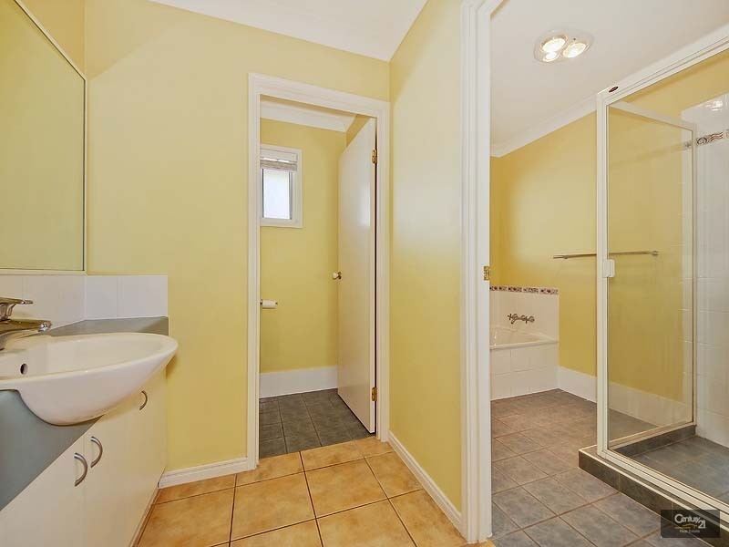 12 Zane Street, Molendinar QLD 4214