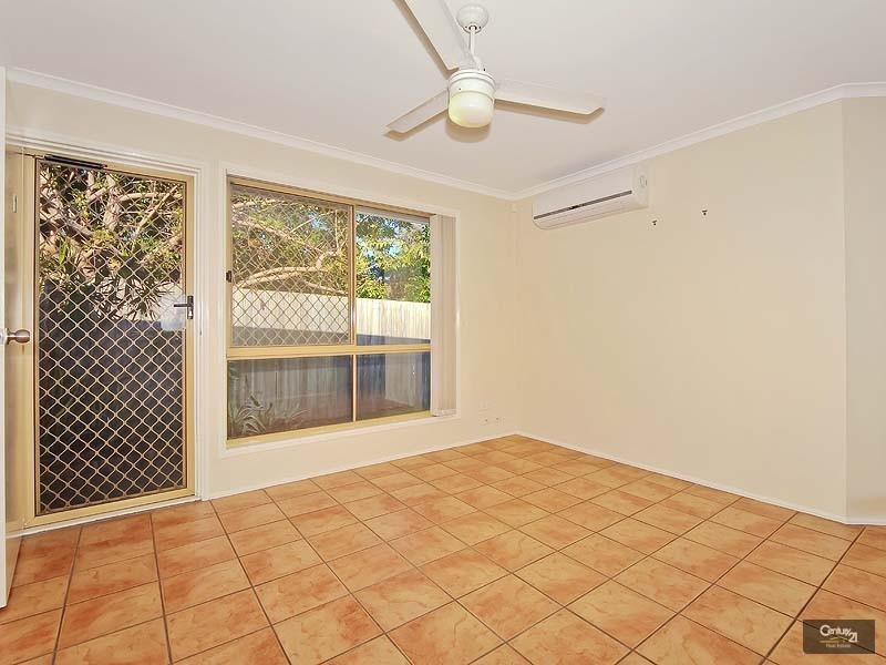 2/4 Galaxy Court, Labrador QLD 4215