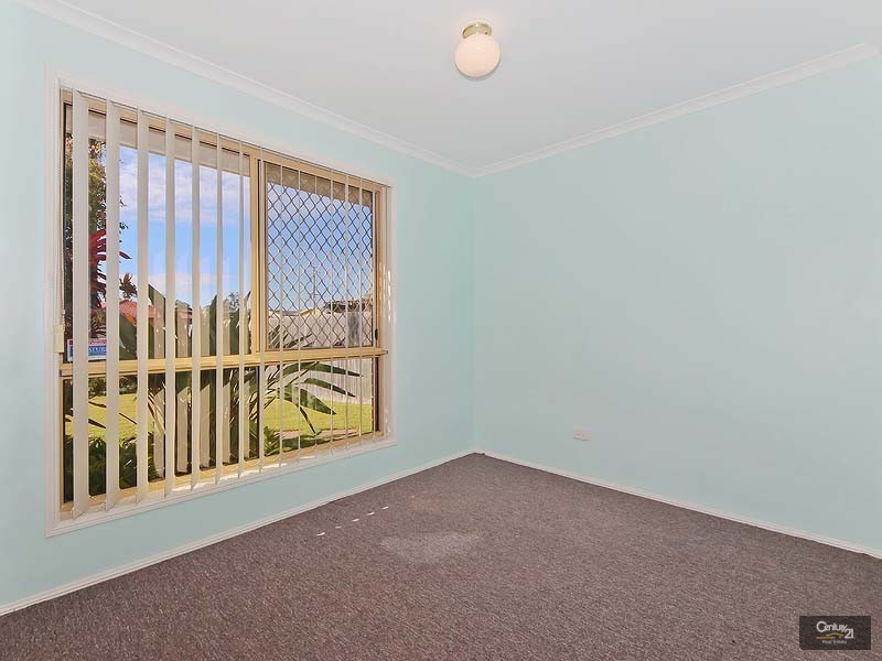 2/4 Galaxy Court, Labrador QLD 4215