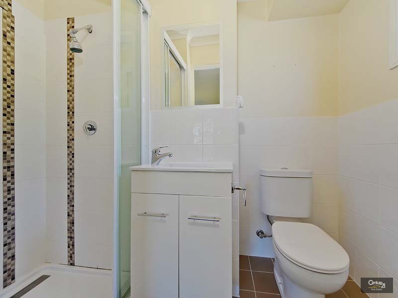 2/4 Galaxy Court, Labrador QLD 4215