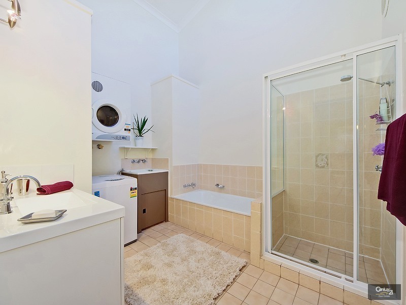 7/71 Olsen Ave, Labrador QLD 4215
