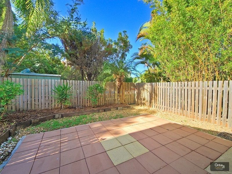 7/71 Olsen Ave, Labrador QLD 4215