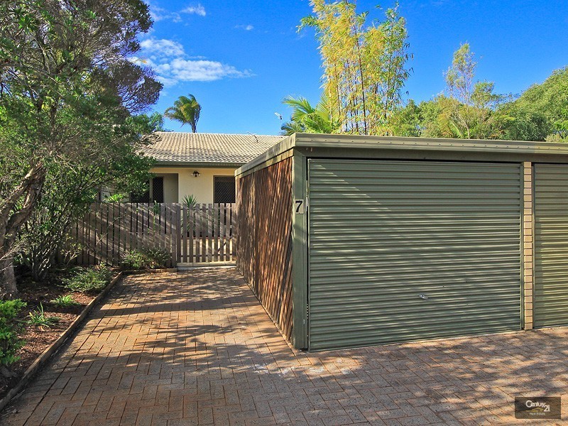 7/71 Olsen Ave, Labrador QLD 4215
