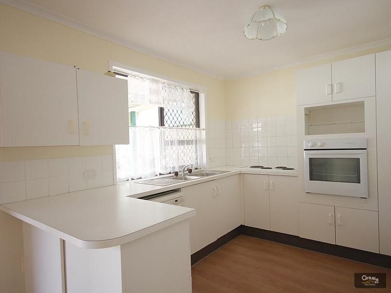 1/4 Mace Ct, Labrador QLD 4215