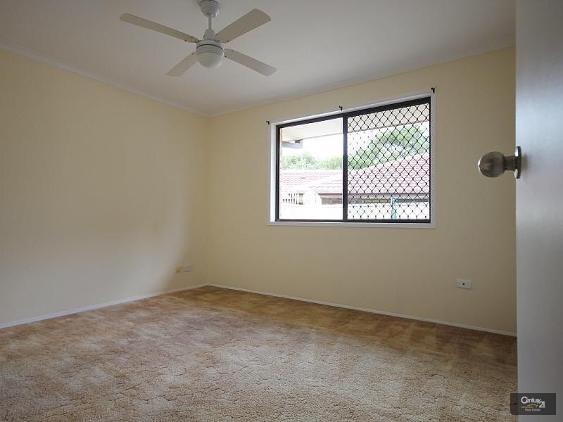 1/4 Mace Ct, Labrador QLD 4215