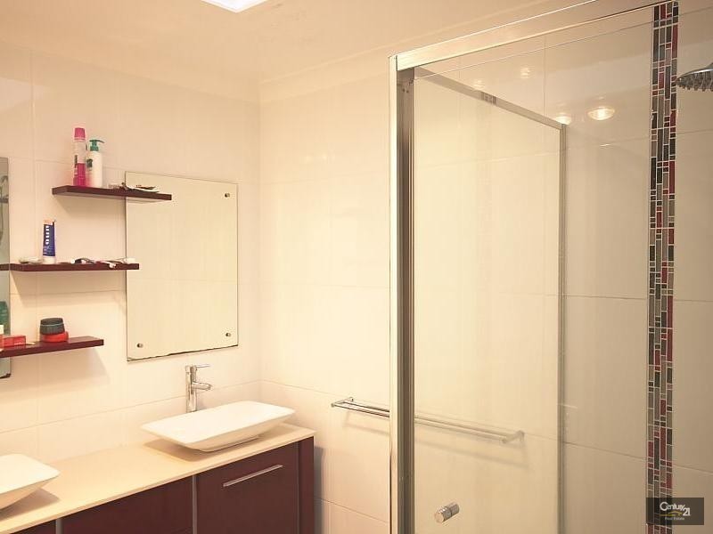 75 Kumbari Close, Southport QLD 4215