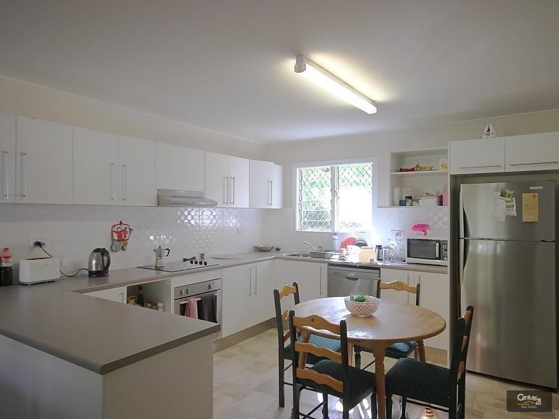 10 Algona St, Labrador QLD 4215