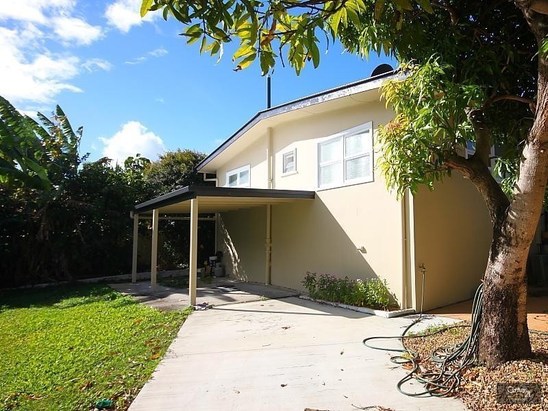 10 Algona St, Labrador QLD 4215