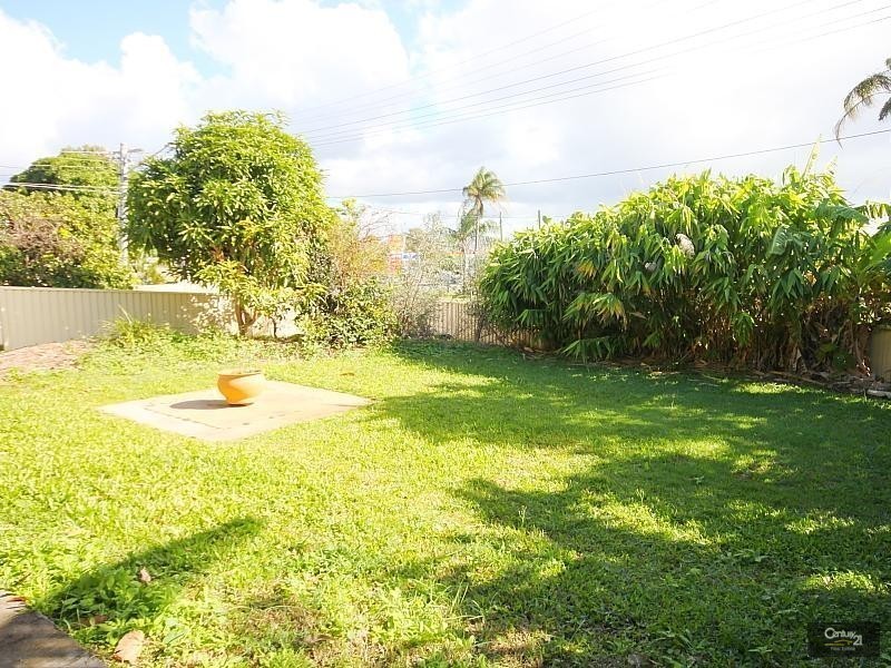 10 Algona St, Labrador QLD 4215