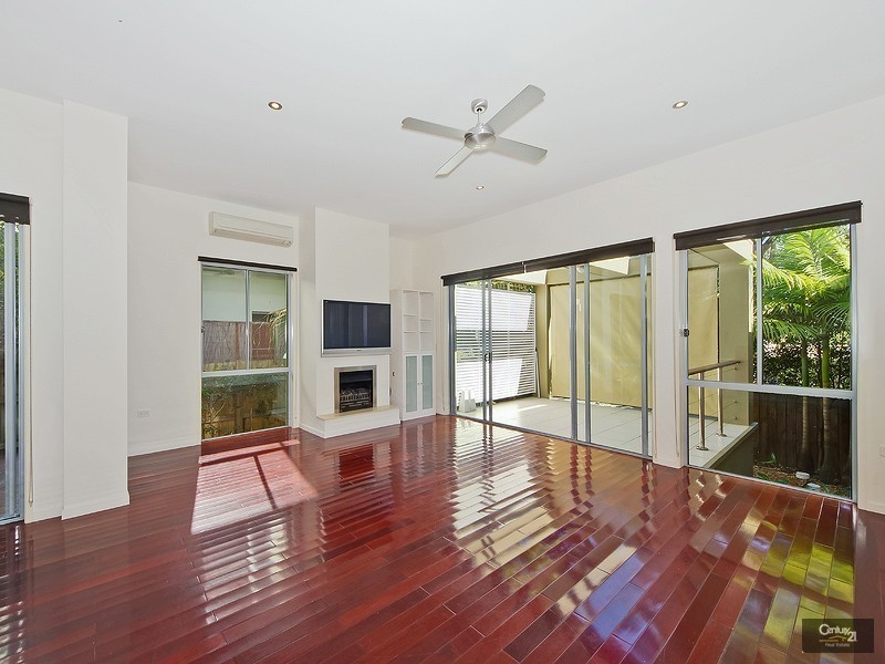 1/22 Billington St, Labrador QLD 4215