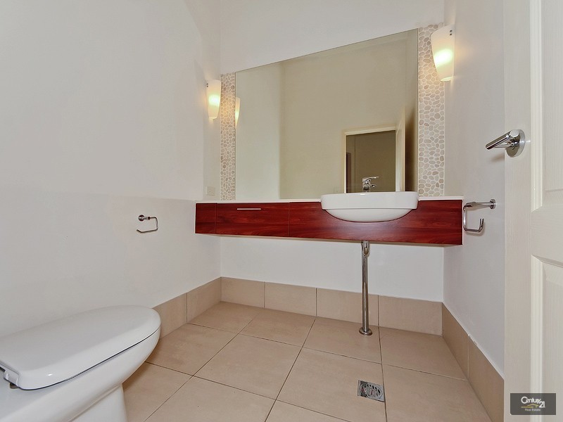 1/22 Billington St, Labrador QLD 4215