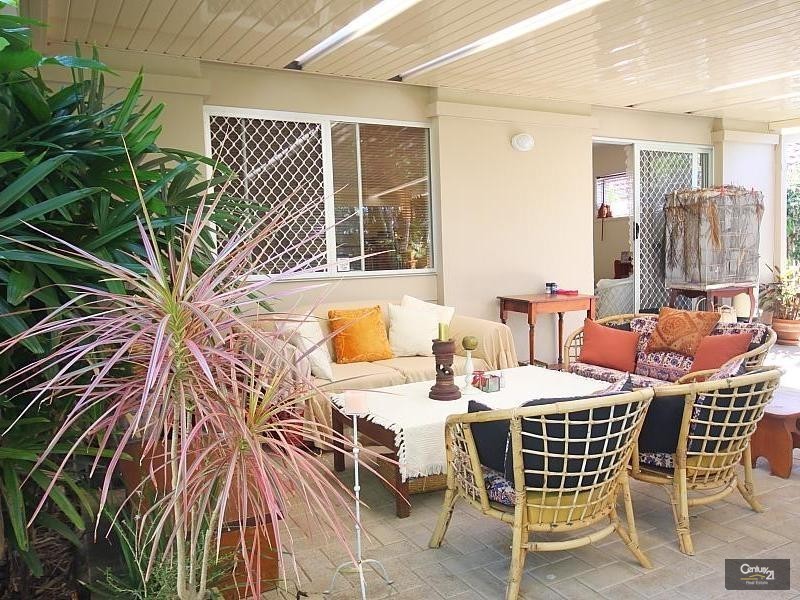 69 Jacaranda Ave, Hollywell QLD 4216