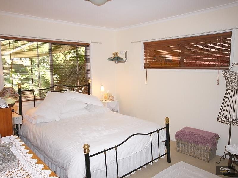 69 Jacaranda Ave, Hollywell QLD 4216