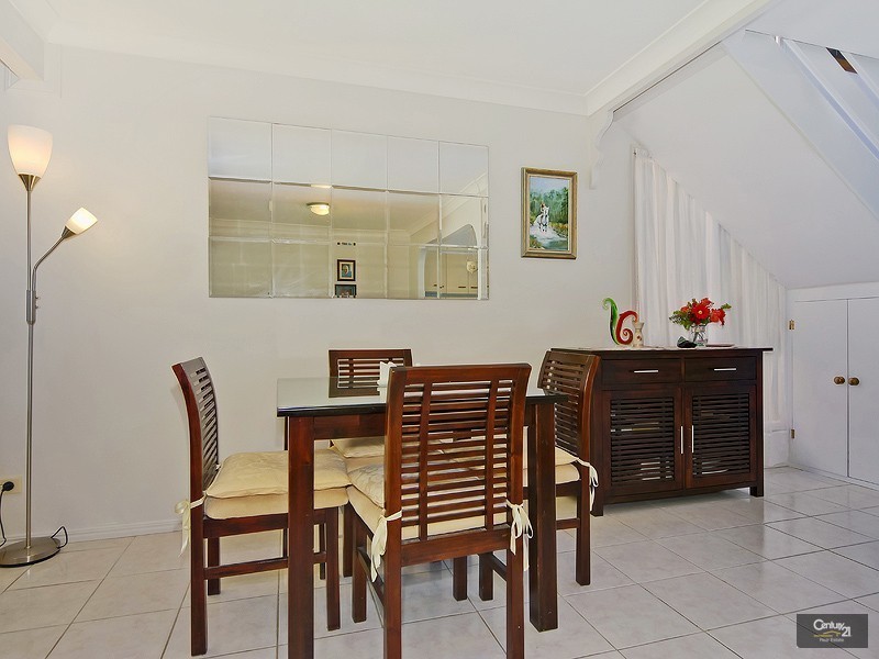 12/81 Olsen Ave, Labrador QLD 4215