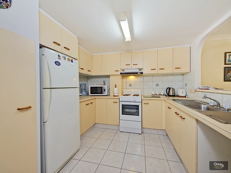 12/81 Olsen Ave, Labrador QLD 4215