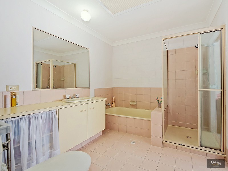 12/81 Olsen Ave, Labrador QLD 4215