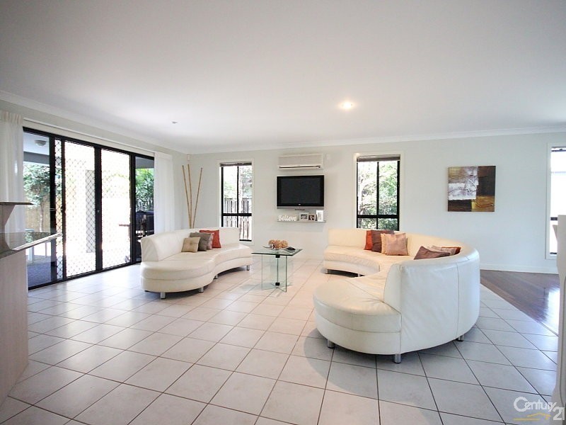 49 Sheffield Cct, Pacific Pines QLD 4211