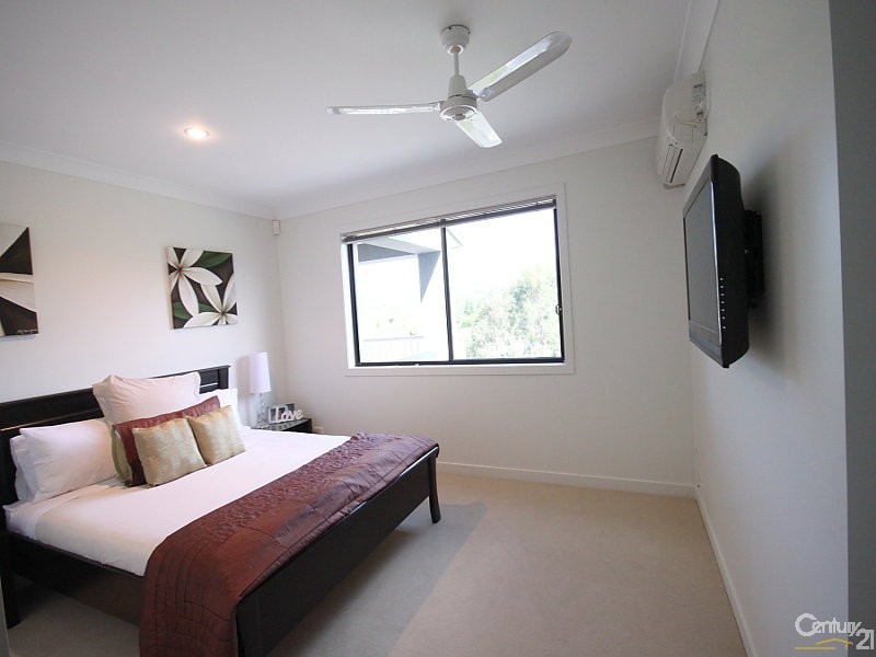 49 Sheffield Cct, Pacific Pines QLD 4211