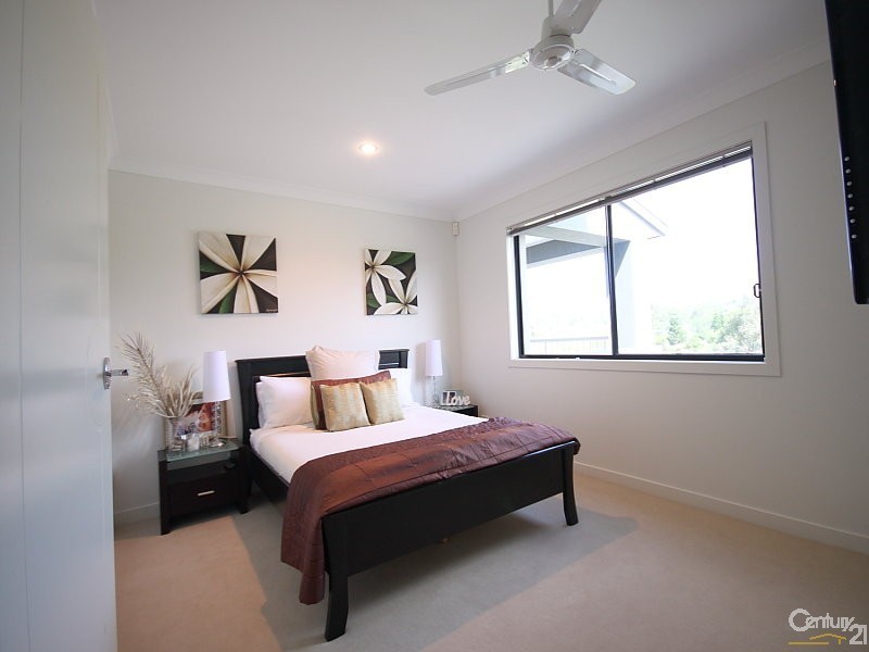 49 Sheffield Cct, Pacific Pines QLD 4211