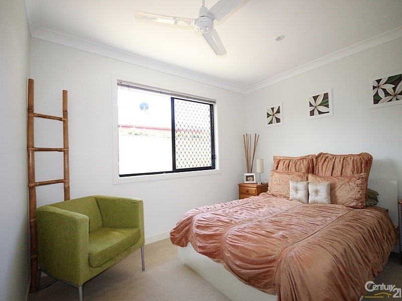 49 Sheffield Cct, Pacific Pines QLD 4211