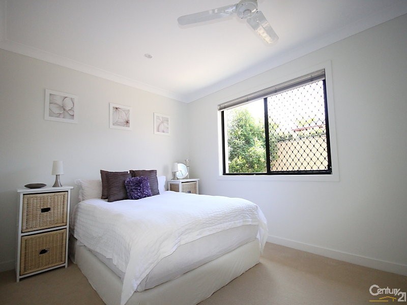 49 Sheffield Cct, Pacific Pines QLD 4211