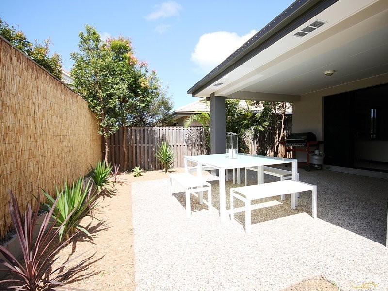 49 Sheffield Cct, Pacific Pines QLD 4211