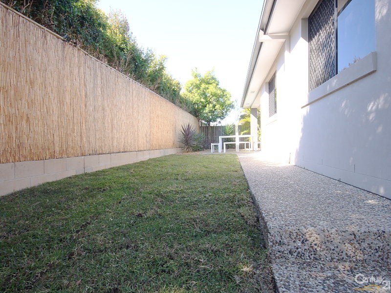 49 Sheffield Cct, Pacific Pines QLD 4211