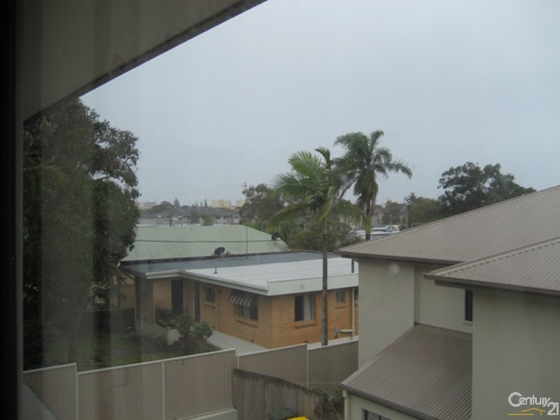 3/9 Government Road, Labrador QLD 4215