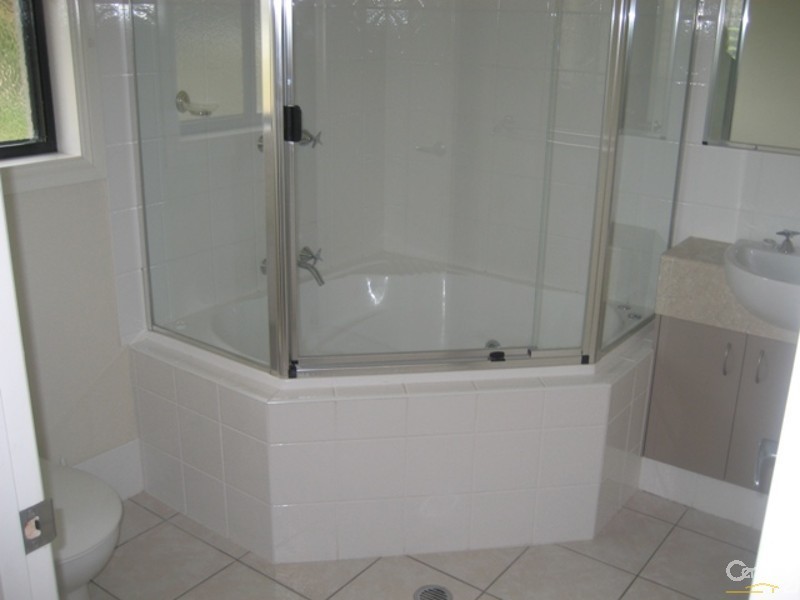 3/9 Government Road, Labrador QLD 4215