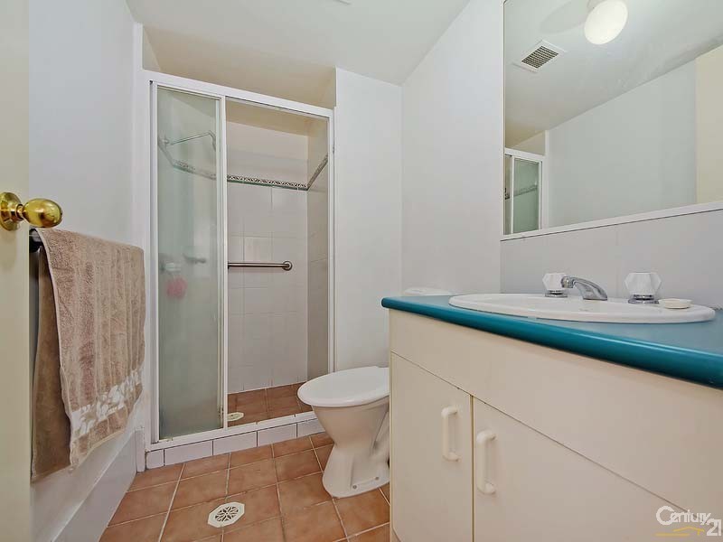 2/75 Bayview St, Runaway Bay QLD 4216