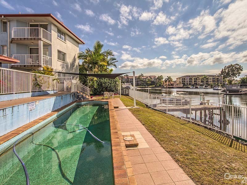 2/75 Bayview St, Runaway Bay QLD 4216