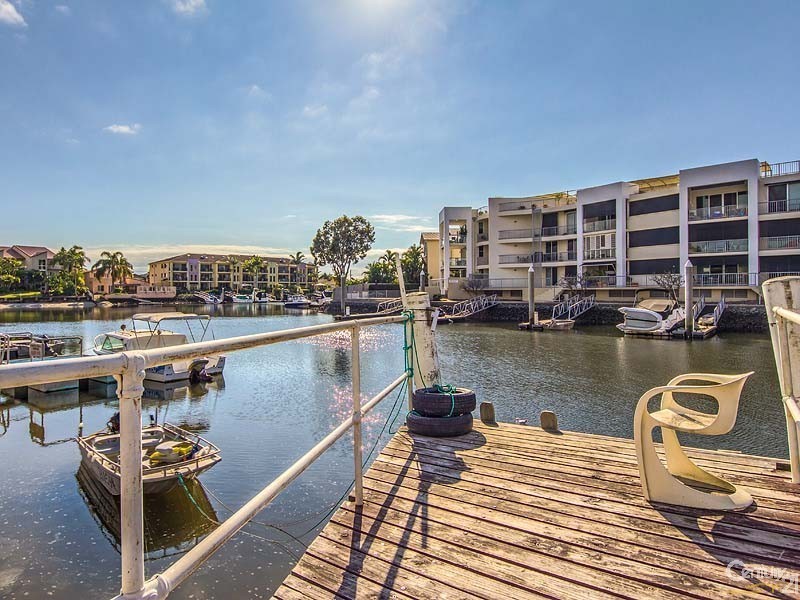 2/75 Bayview St, Runaway Bay QLD 4216