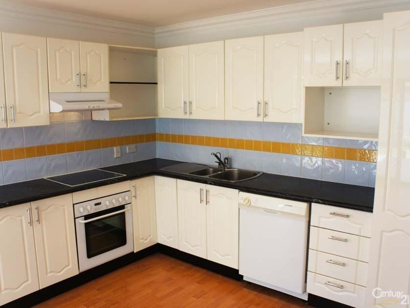 1/9 Callistemon Ct, Arundel QLD 4214