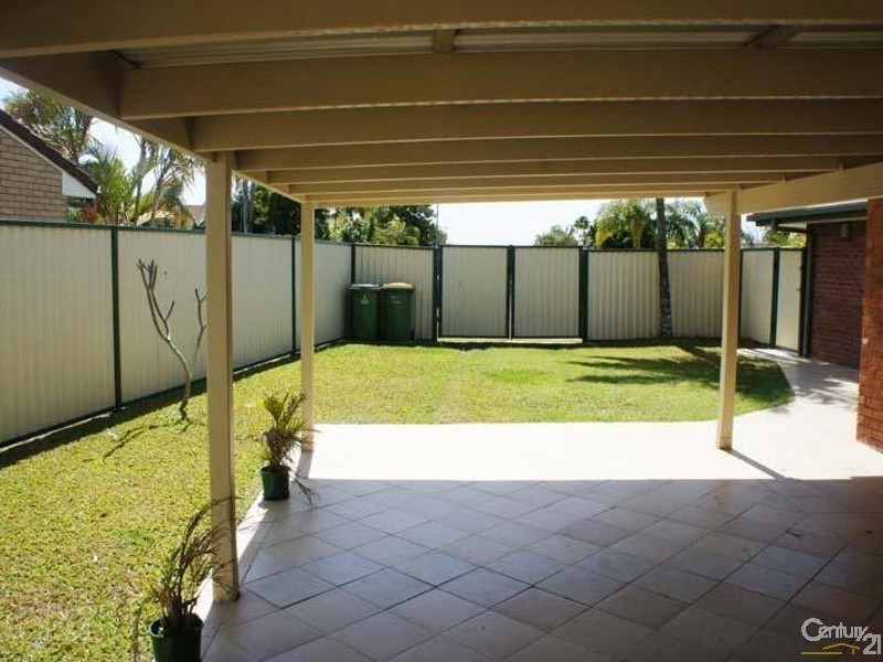1/9 Callistemon Ct, Arundel QLD 4214