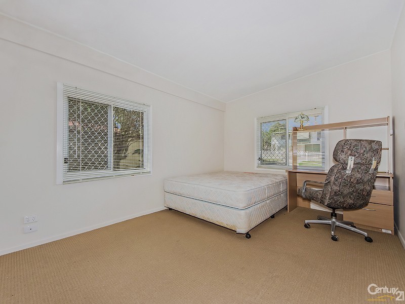 10 Algona St, Labrador QLD 4215
