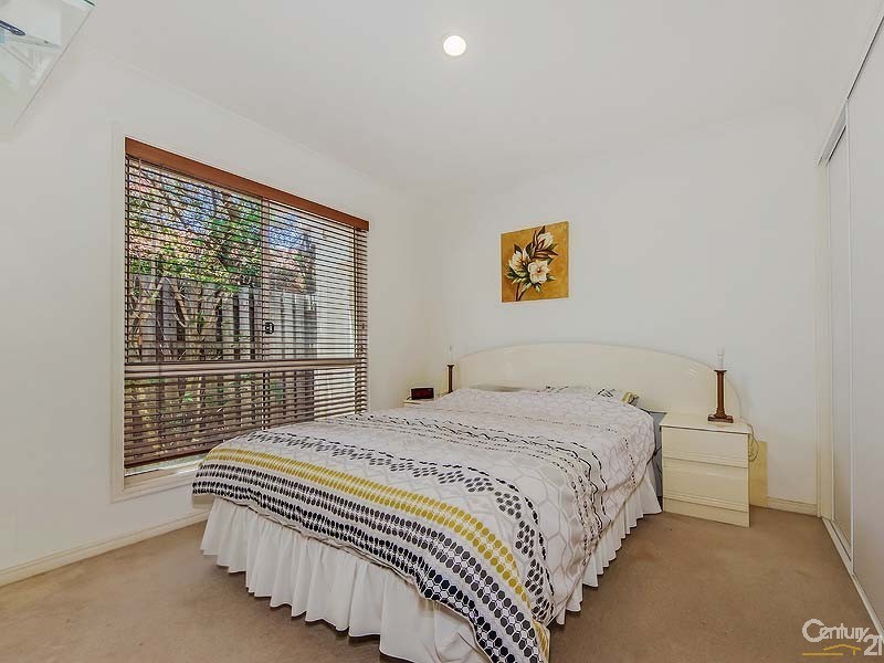 25 Marble Arch Place, Arundel QLD 4214