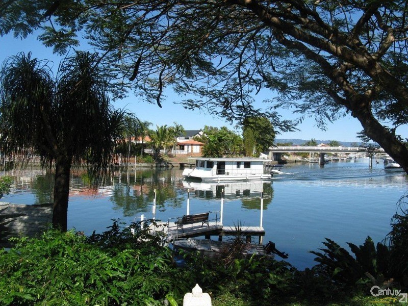 182 Morala Avenue, Runaway Bay QLD 4216