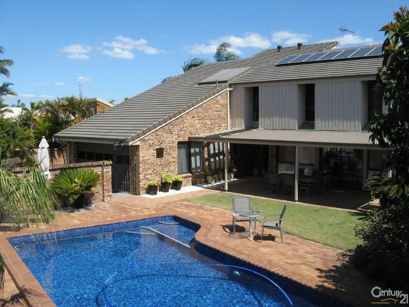 182 Morala Avenue, Runaway Bay QLD 4216