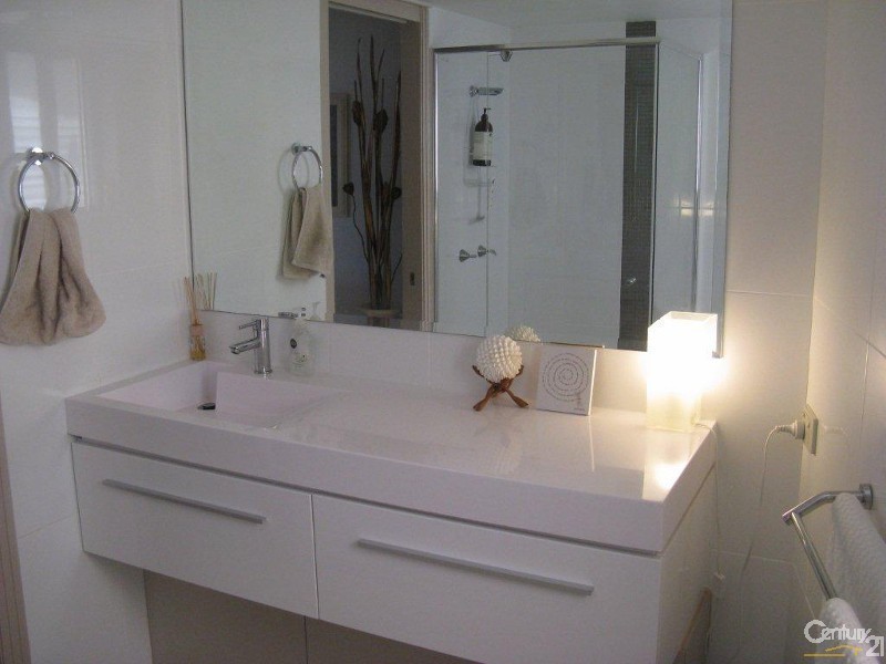 182 Morala Avenue, Runaway Bay QLD 4216