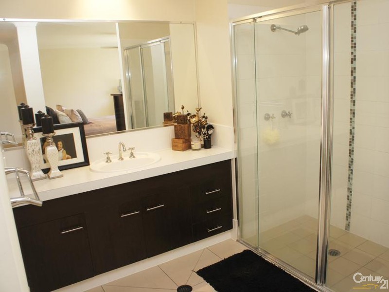 3 Ontario, Oxenford QLD 4210