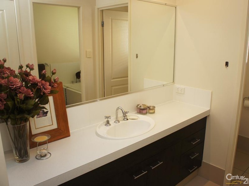 3 Ontario, Oxenford QLD 4210