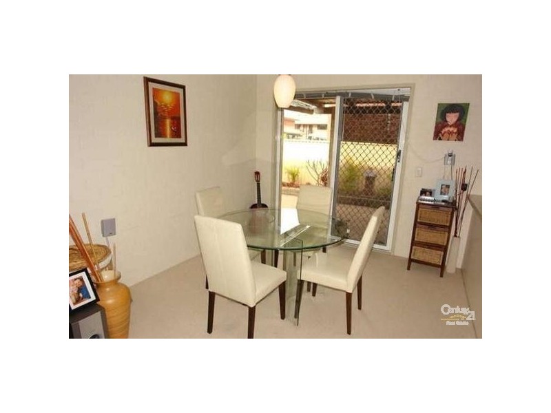 3/13-17 Brown Street, Labrador QLD 4215