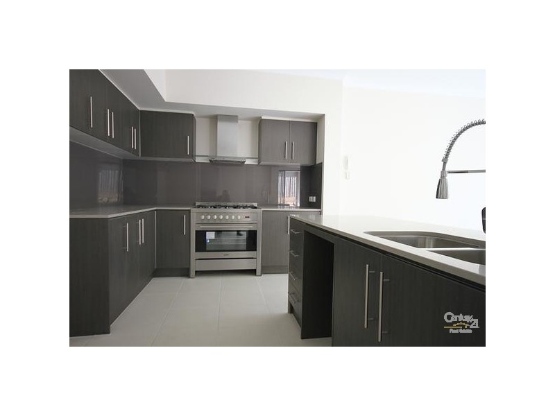 42 Roberts Street, Maudsland QLD 4210