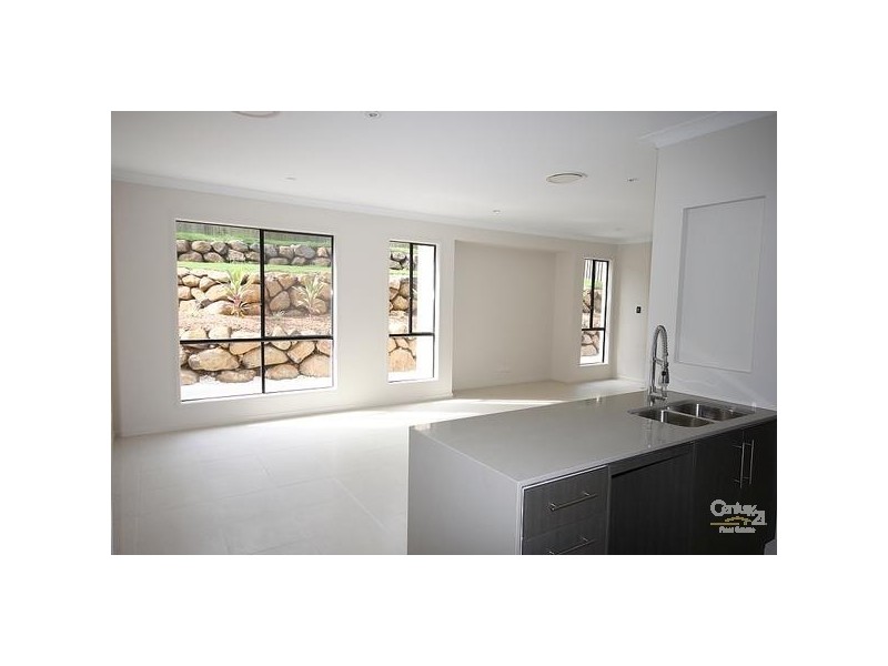 42 Roberts Street, Maudsland QLD 4210