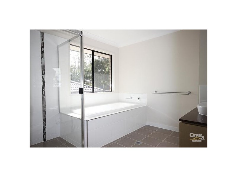 42 Roberts Street, Maudsland QLD 4210