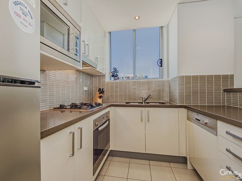 702/4 Como Cres, Southport QLD 4215