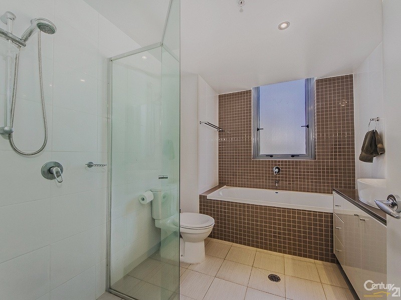 702/4 Como Cres, Southport QLD 4215